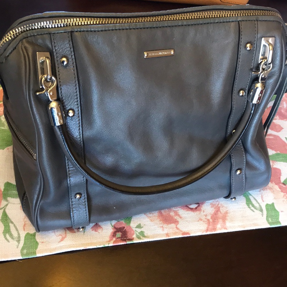This is a pre-loved handbag